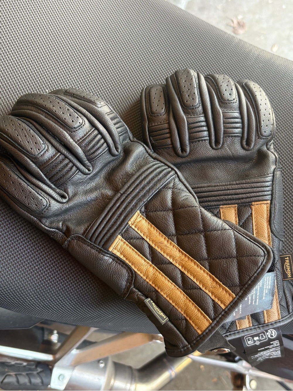 Triumph Unisex Black & Gold Leather Motorcycle Gloves BRAND NEW